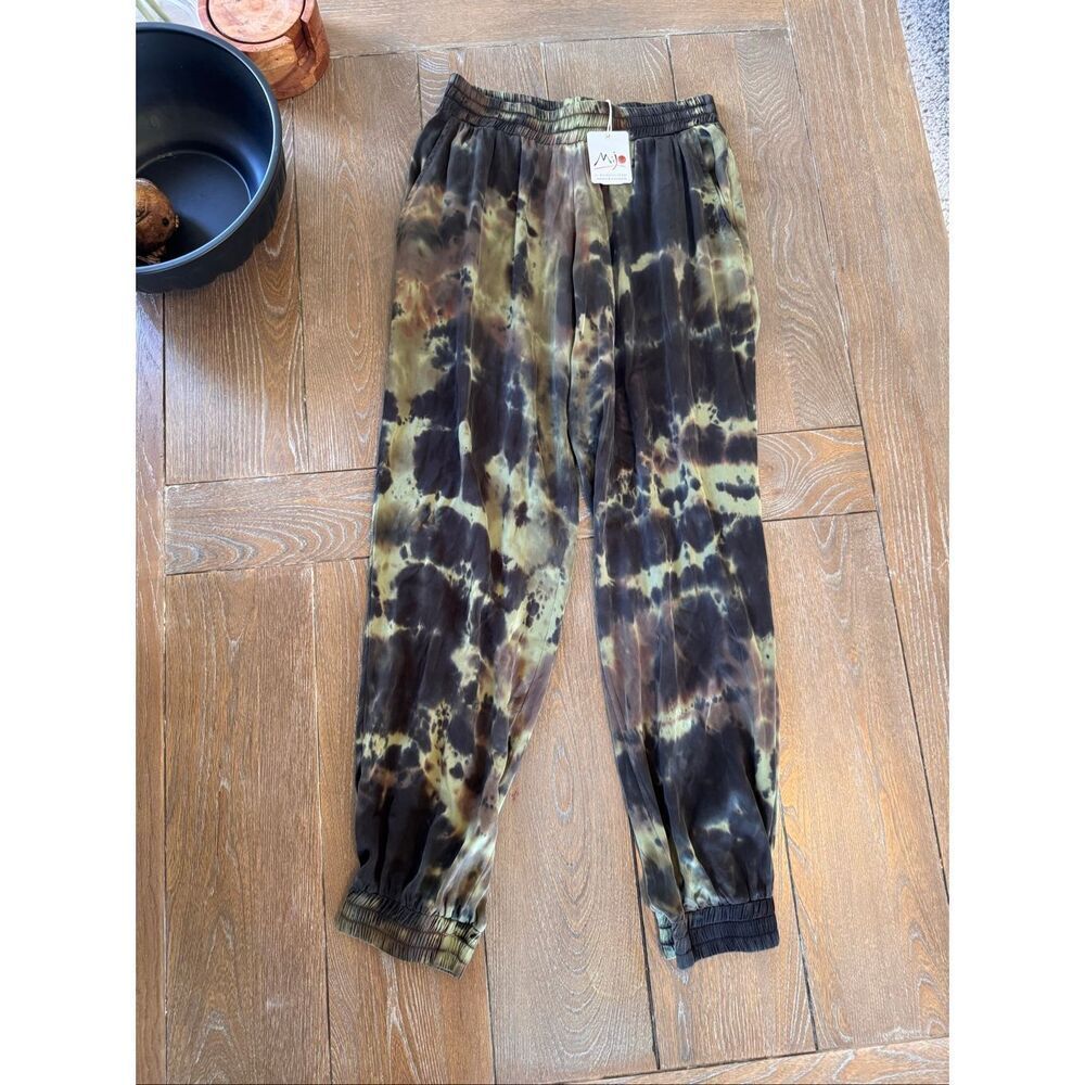 NWT Mijo by Michelle Jonas Silk Green Camo Joggers Size Small